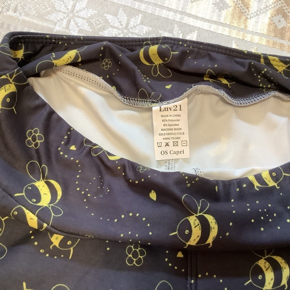 Luv21 Leggings Capris Cropped Women’s Yoga Reg. 2-10 Busy Bee Pattern - Picture 5 of 7
